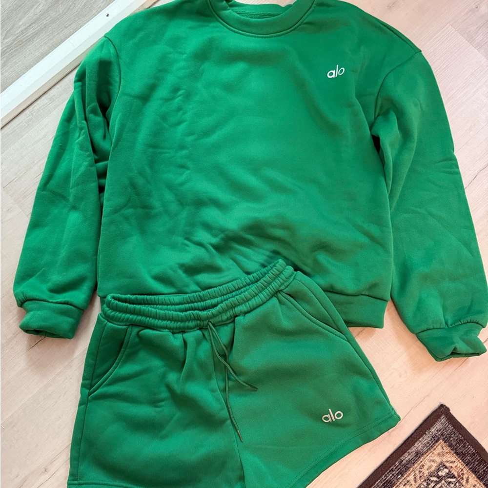 ALO Yoga Green Athletic Set
